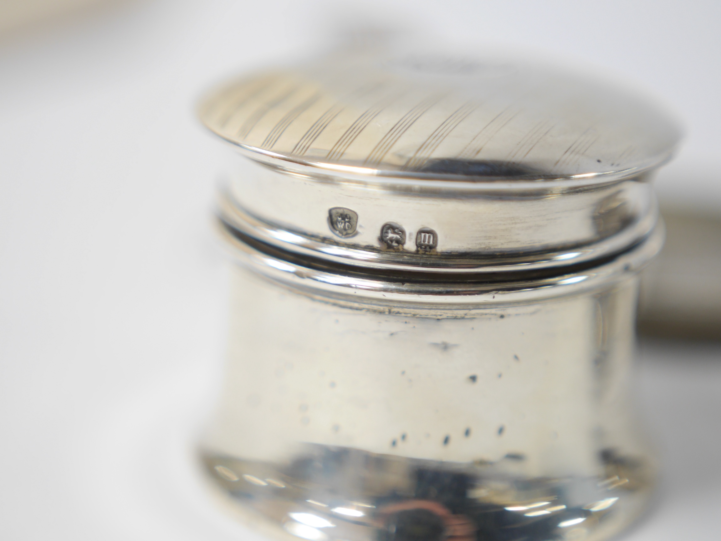 Assorted small collectables including a late Victorian silver vesta case, Birmingham, 1898, a small silver mounted circular photograph frame, a silver mounted glass pot and cover, a silver matchbox sleeve and three other